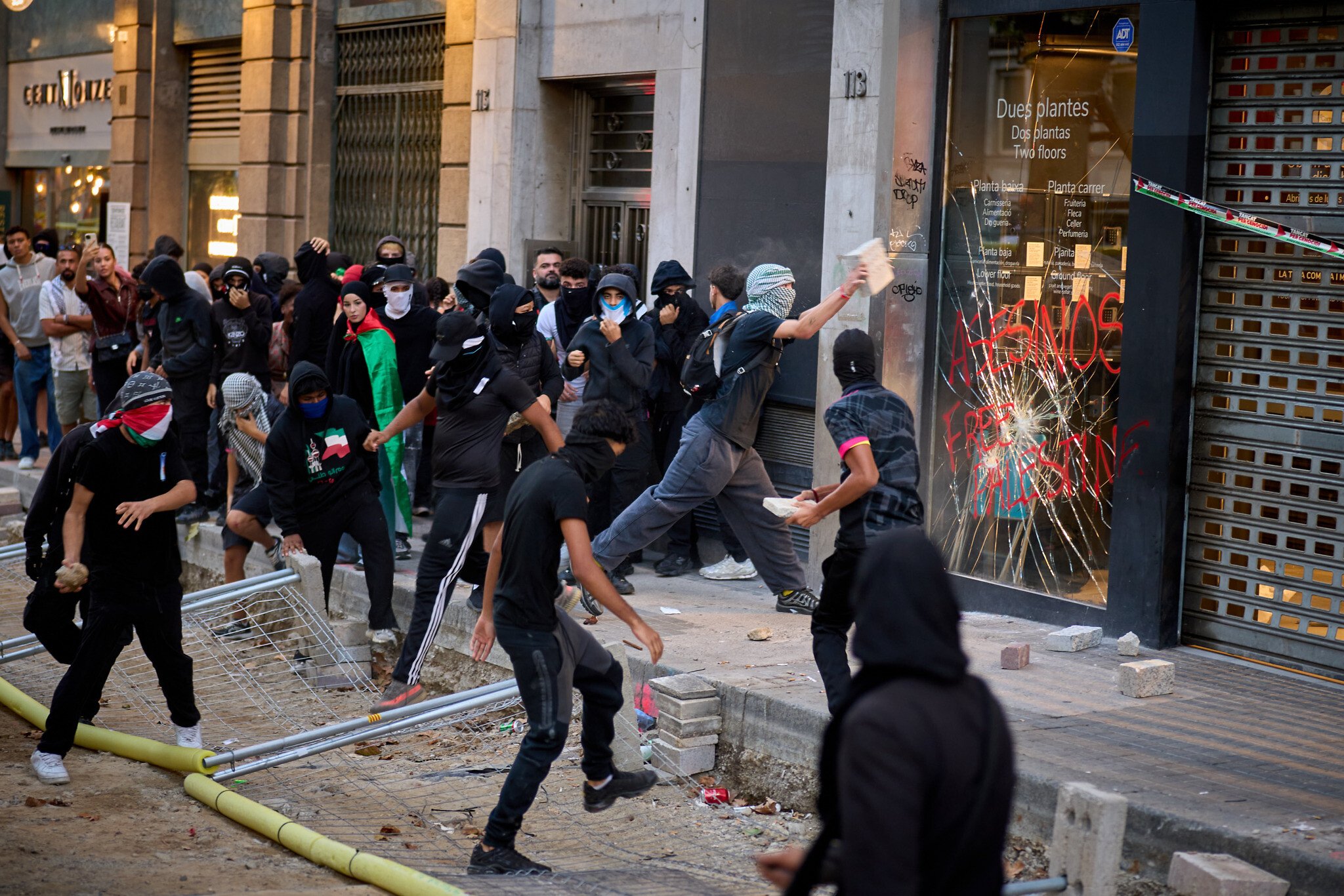 Barcelona police report 20 officers injured, 8 arrested in anti-Israel protest